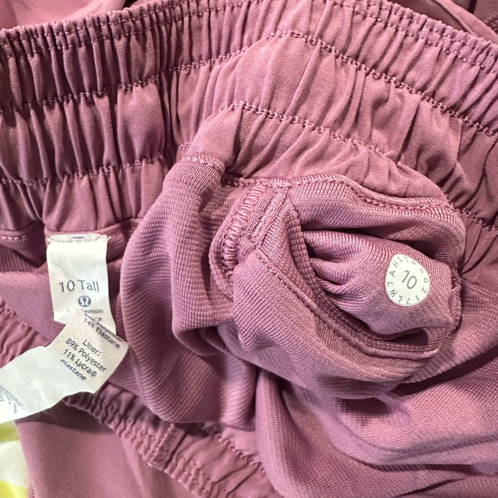 Lululemon Hotty Hot Short II (Long 4") Size 10 Tall - Picture 6 of 6